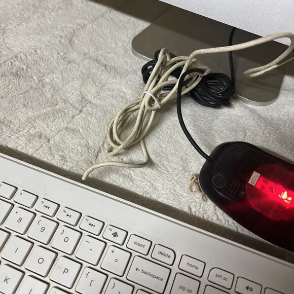 Apple iMac 20-inch Intel Core 2 Duo 300 GB Hard Drive 4GB Ram 2009 - Picture 6 of 10